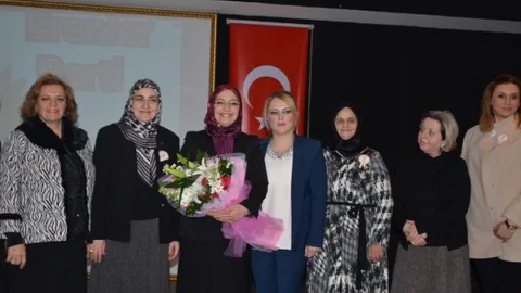 Erenler'de 8 Mart Coşku İle Kutlandı