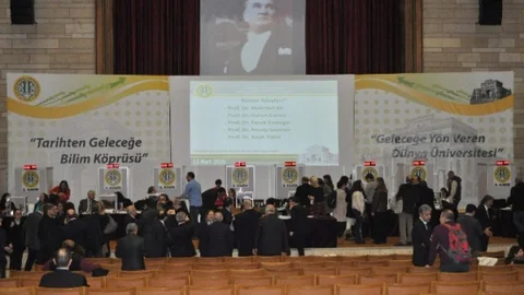 İstanbul Üniversitesi Rektörünü Seçiyor