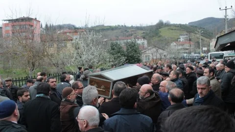 Estaş Başkanı Esat Koç'un Annesi Son Yolculuğuna Uğurlandı