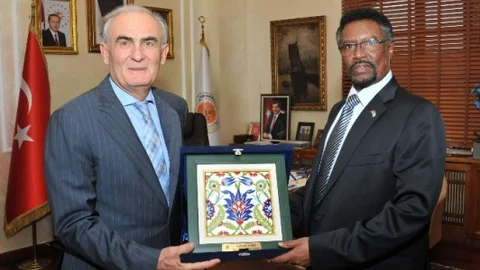 Somali Ankara Büyükelçisi Sheikh Başkan Yılmaz'ı Ziyaret Etti