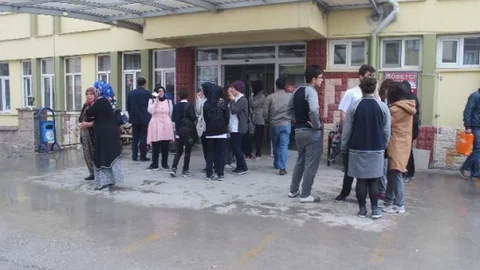 Okulun 3. Katından DÜşen Öğrenci Yaralandı