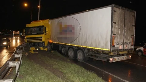 Makaslama Yapan Tir Kaza Yaptı