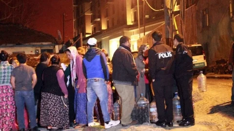 Küle Dönen Ev İçin Uzun Süre Gözyaşı Döktü