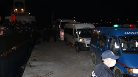 Yakalanan Mülteciler Gemiden Tahliye Edildi