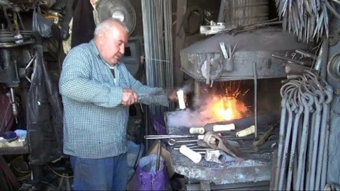Unutulmaya Yüz Tutan Bir Meslek ‘Demircilik'