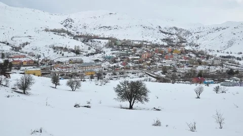 Mart Ayında Yağan Kar Tunceli'de 35 Köy Yolunu Ulaşıma Kapattı