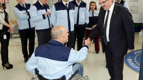 Vali Karaloğlu'ndan Kocaman Yürekli Adama Ziyaret