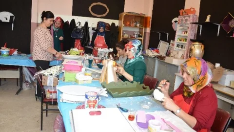 Çocukları Da Anneleriyle Birlikte Eğitim Görüyor