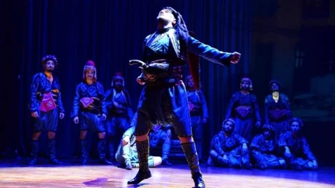 Saü'de “Bu Topraklar İçin” İsimli Dans Gösterimi