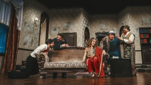 Trabzon Devlet Tiyatrosundan ‘Salaklar Sofrası' Çıkartması