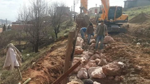 Dilovası Belediyesi Taş Duvar Çalışmalarına Devam Ediyor