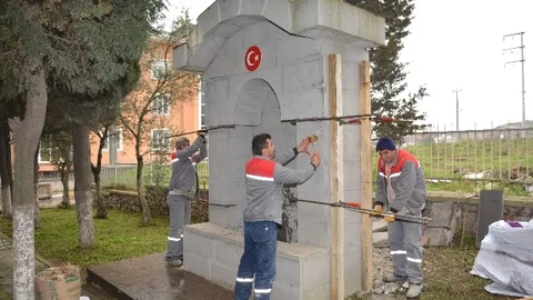 Körfez'de Şehit Mezarları Bakımdan Geçiriliyor