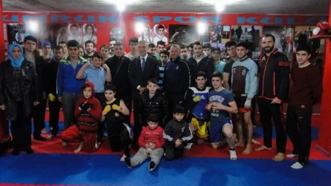 Aykan'dan Altın Yumruk Boks Salonu'na Ziyaret