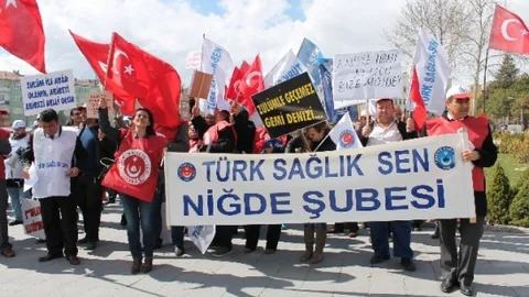 Sağlıkçılar Meydanlara İndi