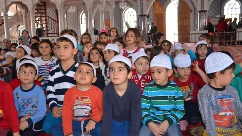 Antalya'da Camiler Çocuk Açtı