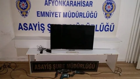 İş Yeri Fareleri Polisten Kaçamadı