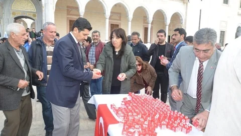 MHP'den Hurma İkramı