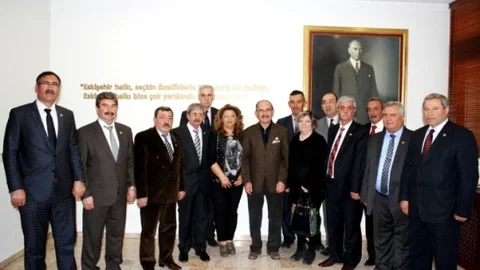 Muhtarlar Derneği'nden Başkan Büyükerşen'e 'geçmiş Olsun' Ziyareti