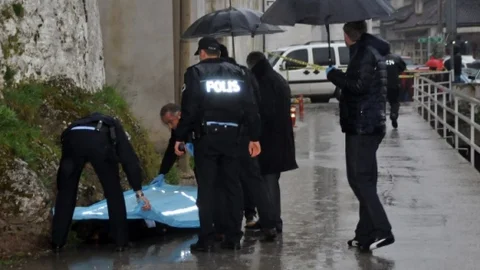 Eniştesini Sokak Ortasında Öldürdü