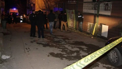 Arkadaşını Öldürdü Bacak Bacak Üstüne Attı