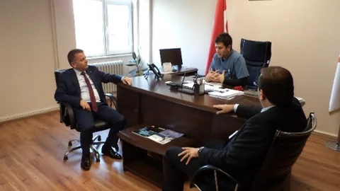 Sarıoğlu Sağlık Çalışanlarının Bayramını Kutladı