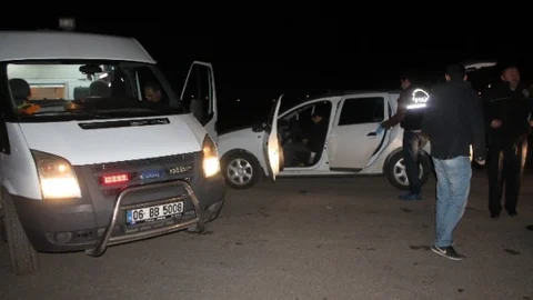 Başkent'te Otomobil İçinde Ceset Bulundu
