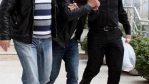 Önce Dolandırdı 1 Gün Sonra Polise Gidip Gitmediğini Öğrenmek İçin Yemin Ettirdi