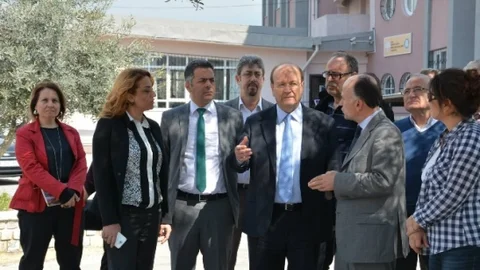 Başkan Özakcan; ''Okullar Baş Tacımızdır''