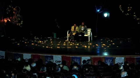 ‘Tut Elimden' Oyunu Sahnelendi