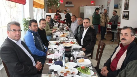 Kumluca'da 25 Yılı Tamamlayan Esnafa Plaket Verildi