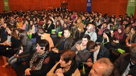 İşini Şansa Bırakma Zirvesi'ne Gençlerden Yoğun İlgi