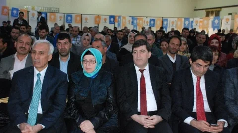 AK Parti Mahalle Başkanları Toplantısı Yapıldı