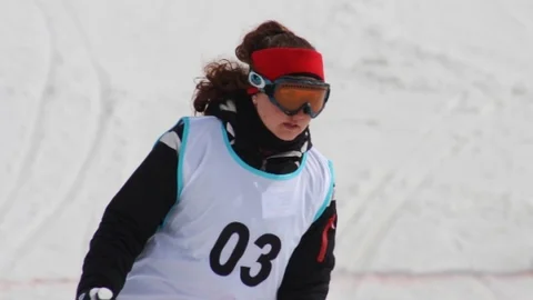 Erzurum'da Doktorlar Tıp Bayramını Kayak Yaparak Kutladı