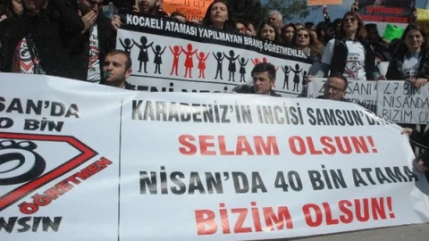 Atanamayan Öğretmenler Sokakta Ders Yaptı