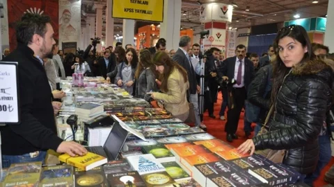 Bursa Kitap Ve Eğitim Fuarları Kapılarını Açtı