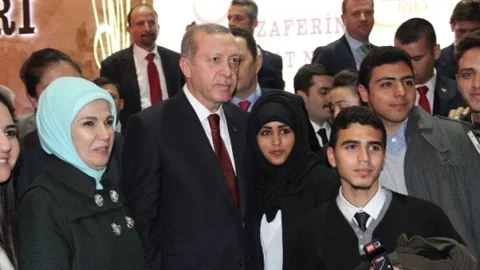 (Özel Haber) Yemenli Kızın Cumhurbaşkanı Erdoğan İle Fotoğraf Çektirme Mutluluğu