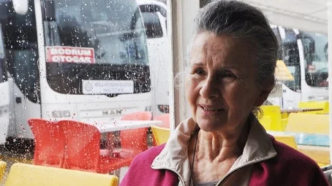 Emekli Öğretmenden Doktorlara İlanlı Teşekkür