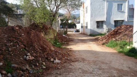 Hafriyatları Sokakta Unuttular