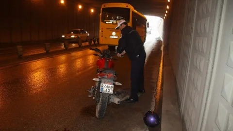 Sürücü Kaza Yaptı Motosikletini Polis Taşıdı