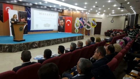 AK Parti'de Mahalle Başkanlarına Eğitim