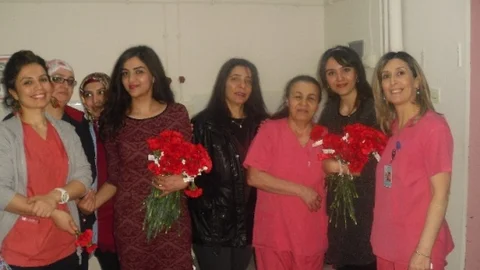 Reşat Erdoğan 14 Mart Tıp Bayramı Nedeniyle Karanfil Dağıttı