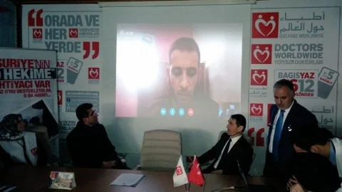 Yeryüzü Doktorları Maaşlarını Suriyeli Hekimlerle Paylaşıyor