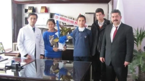 Yerköy'de Öğrenciler Sağlık Çalışanlarının Tıp Bayramını Kutladı