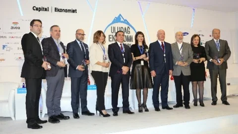 Uludağ Ekonomi Zirvesi'nde Kadın Dostu Şirketler Ödüllendirildi