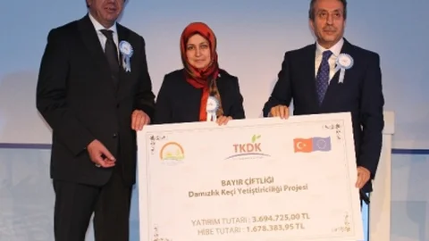 Bakan Mehdi Eker Ve Nihat Zeybekci Üreticilere Hibe Çeklerini Verdi