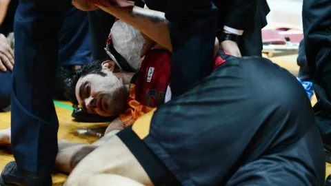 Derbide Büyük Şok İki Oyuncu Hastaneye Kaldırıldı