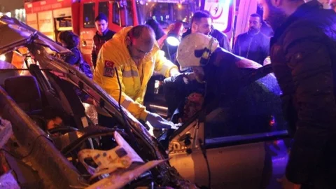 Bariyer Otomobile Ok Gibi Saplandı 1 Yaralı