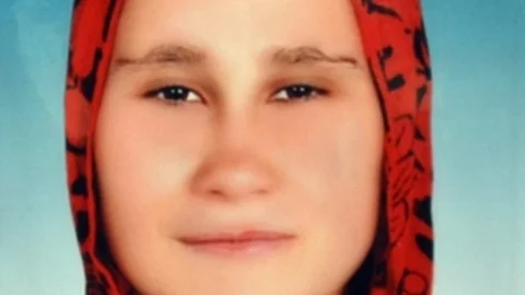 Üzerine Benzin Dökülerek Yakılan Kız