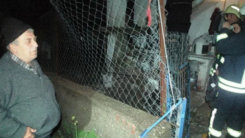 Muğla'da Bir Apartmanın Merdiveni Çöktü 1 Yaralı