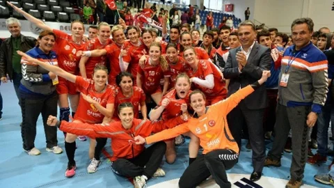 Muratpaşa Kupaya Aday